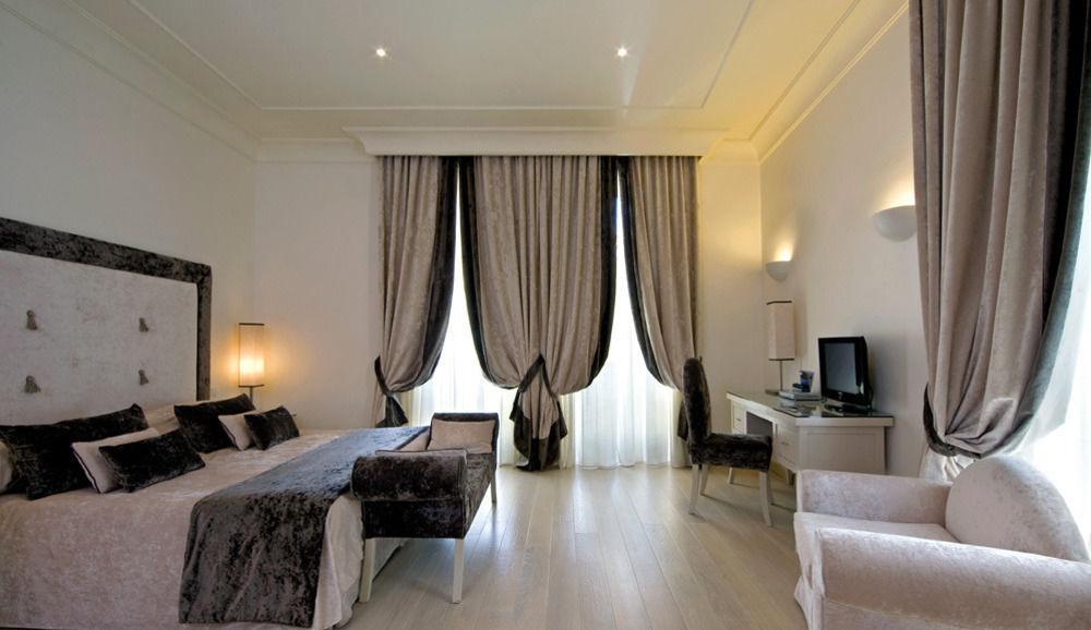 Palazzo Decumani 4* Naples